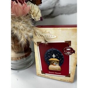 2004 Hallmark Keepsake Silent Night‎ Light & Music Magic Christmas Ornament-NIB